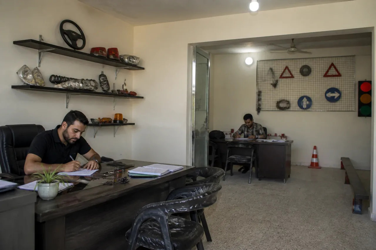 آموزشگاه رانندگی پایه دوم مبین 2