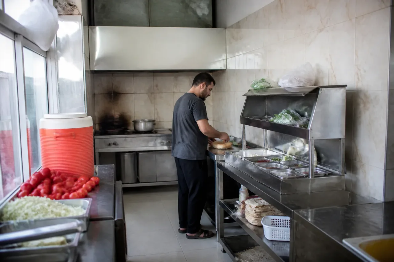 ساندویچی و کبابی رحمت ابادی 2