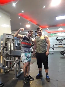 باشگاه بدنسازی حرفه ای 4