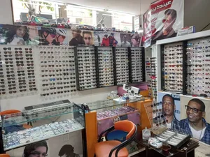 عینک سازی وبینائی سنجی پیروزی 2