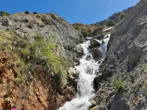آبریز کوه به دریاچه