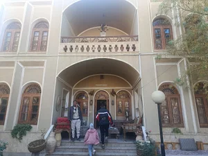 اقامتگاه بوم گردی حاجی خان