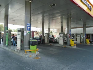 پمپ بنزين باران