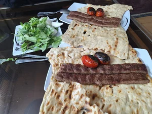 کباب و حلیم سنتی حاج رضا گلپایگانی