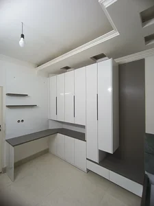 ساخت و نصب کابینت و کمد موبایر
