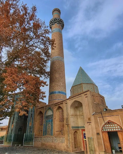 درخت چنار ۲۰۰۰ ساله نطنز