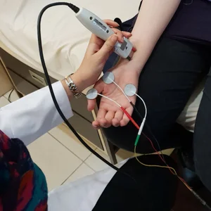 متخصص طب فیزیکی کرج، دکتر امیر فرزام پور