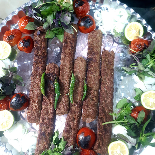 کباب ساطوری آس بناب با مدیریت عزیززاده