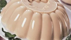 طرز تهیه دسر نسکافه ای خوشمزه با ژلاتین و خامه سریع و فوری