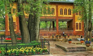 باغ ایرانی ده ونک کجاست و جشنواره لاله‌هایش را کی ببینیم؟