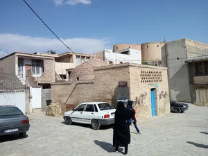مقبره بابا طاهر