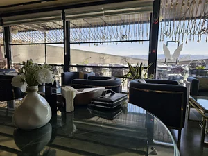 کافی شاپ پئونیا