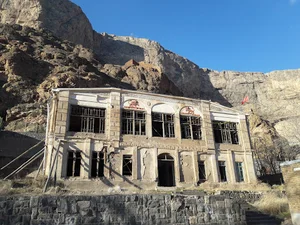 عمارت شیر و خورشید