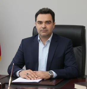 رهام احمدزاده وکیل پایه یک دادگستری 2