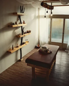 موسسه یوگا و ماساژ مهراب عشق
