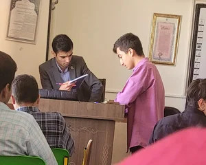 کلاس 30 نفره ریاضی استاد واحدی