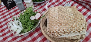 صبحانه خوری خنجی زاده