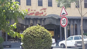 رستوران رنگین‌غذا
