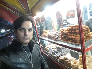 بستنی و پیراشکی شهرام