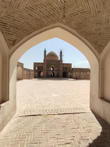 مسجد و مدرسه تاریخی آقا بزرگ 3