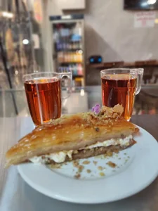 کافه باقلوا باباطاهر 5