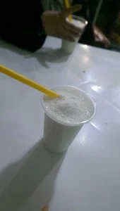 بستنی فروشی غلامیان