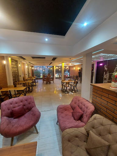 کافه رستوران رایکا