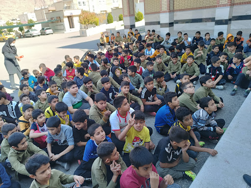 دبستان زنده یاد رضا کشاورز