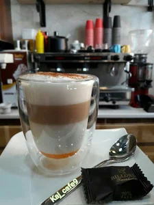 کافه بستنی کاج