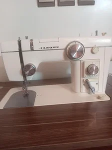 فروشگاه و تعمیرگاه مرکزی ژانومه مهرگان اصفهان فروش و تعمیر انواع چرخ های گلدوزی کارگاهی سردوز اتوپرس بخار
