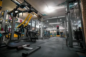 باشگاه‌ بدنسازی رادین 3