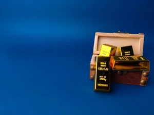 طلا بخریم یا صندوق طلا؟ | مزایا و معایب خرید طلا و صندوق طلا (۱۴۰۵)