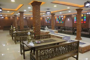 رستوران سنتی و تالار لوکس طلایی