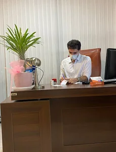 دکتر نادر افشاری