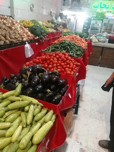 میوه فروشی سیب و انار