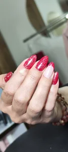 خدمات ناخن و مژه نیلگون
