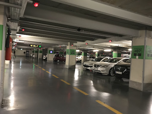 پارکینگ مرکز خرید کورش