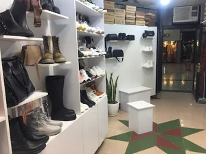 کفش و کتونی زنانه آکام