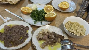 طباخی بره سفید (با مدیریت حسن ضیاءپور)