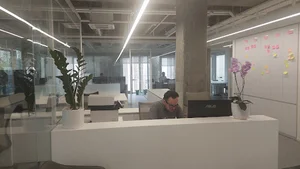 Injast اینجاست
