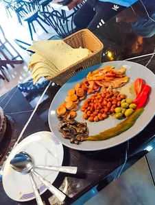 کافه مهمونی