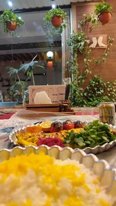 رستوران و سفره خانه سنتی مهروماه