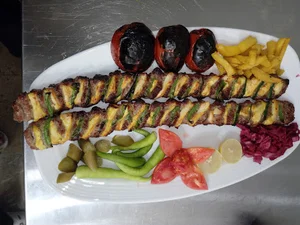 رستوران کاج سبز
