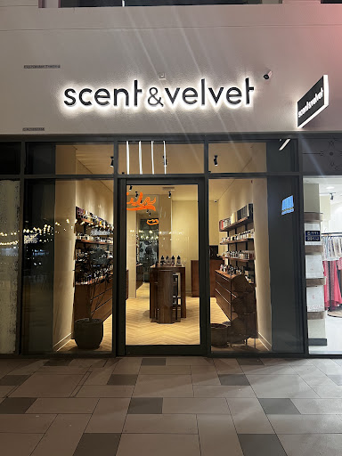 Scent & Velvet