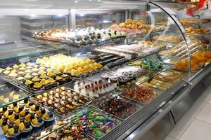 شیرینی و شکلات ملکه