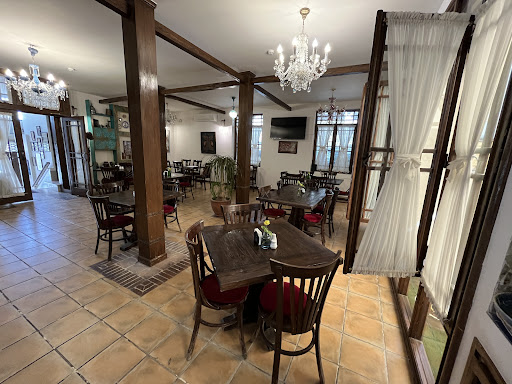 رستوران سنتی عمارت فیروزه