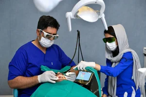 مطب دندان پزشکی دکتر روح الله اعتمادی فر 3