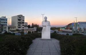 تندیس محمدعلی فرشچیان