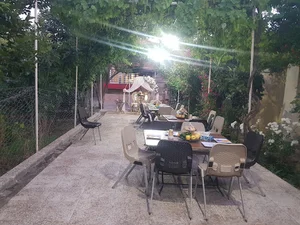 اقامتگاه بوم گردی و باغ مجالس ارغوان