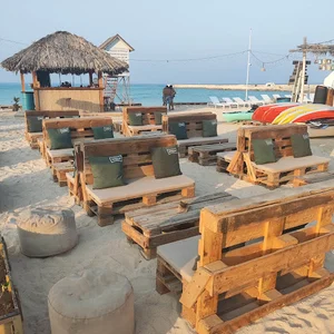 Kish Beach Box